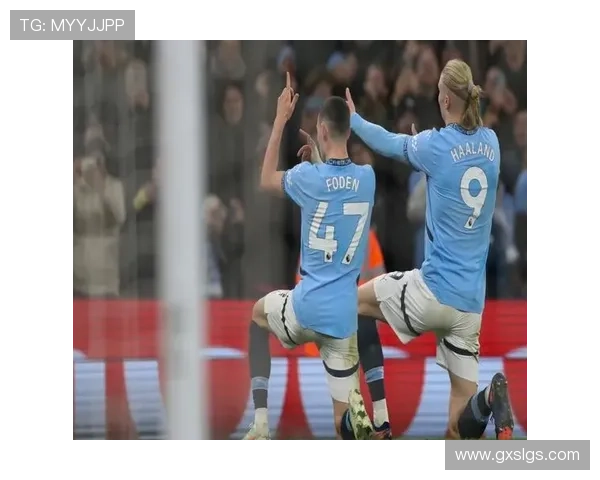 胡萨诺夫逆袭成曼城新宠球迷爱将